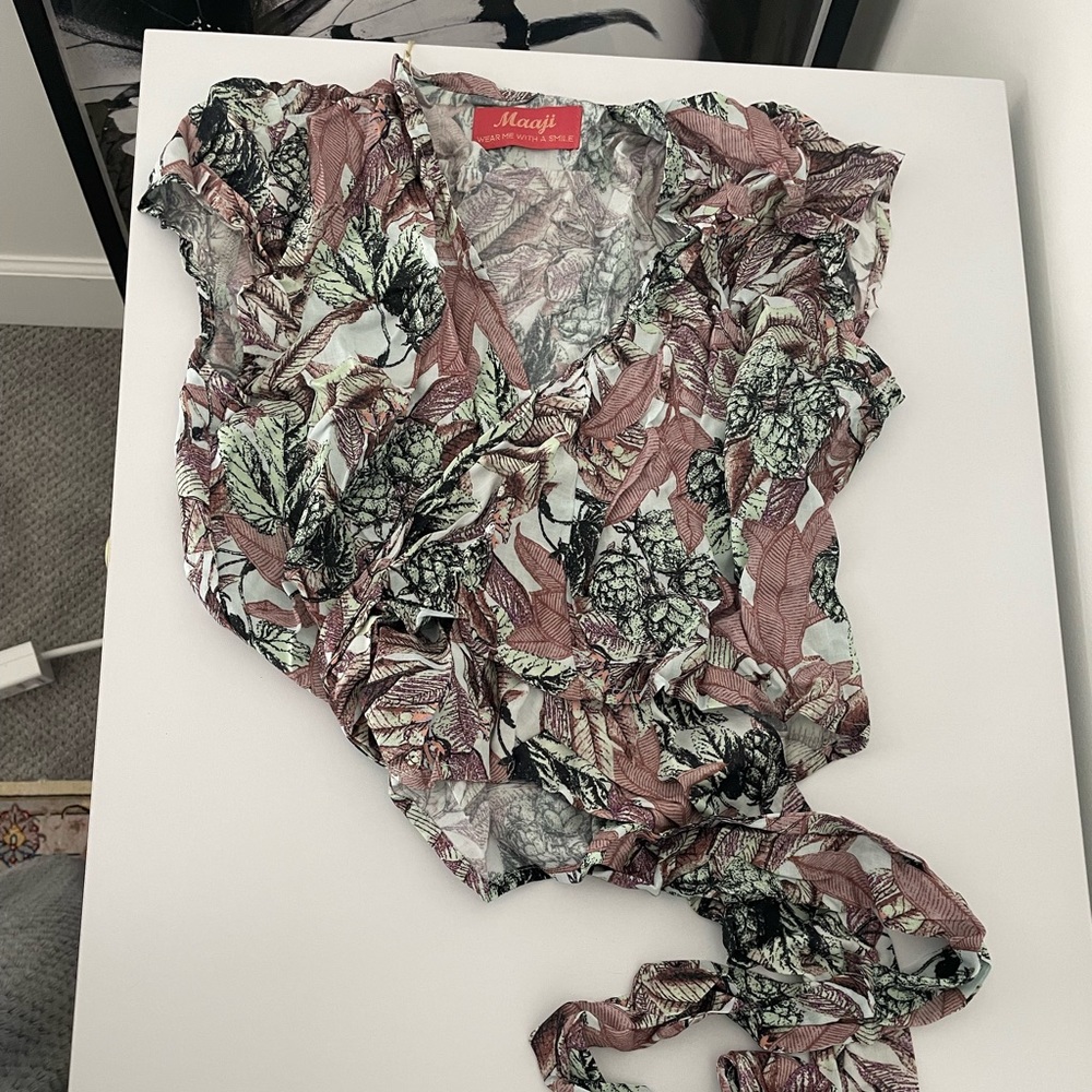 Floral Wrap shirt size M